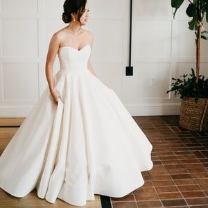 *SOLD* Justin Alexander Wedding Dress